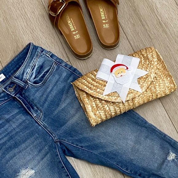 Santa Straw Clutch with White Bow - Picture 2 of 4